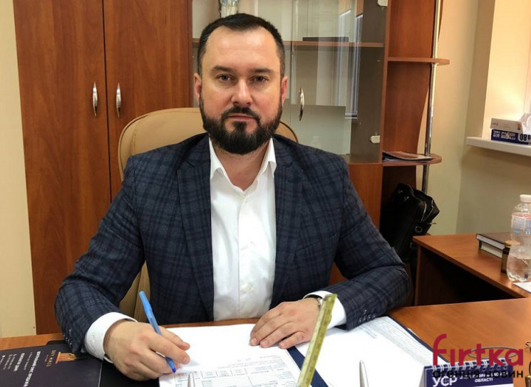 Руководитель Франковской таможни заявил, что силовики его не задерживали: Факт взятки не зафиксирован, на фото его невозможно идентифицировать