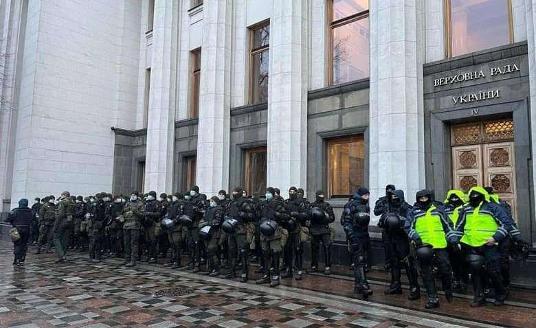 Автозаки, спецтехника: почему полиция усилила меры безопасности в Киеве