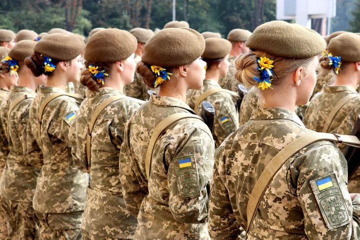 Нардепы хотят сделать воинский учет добровольным для женщин