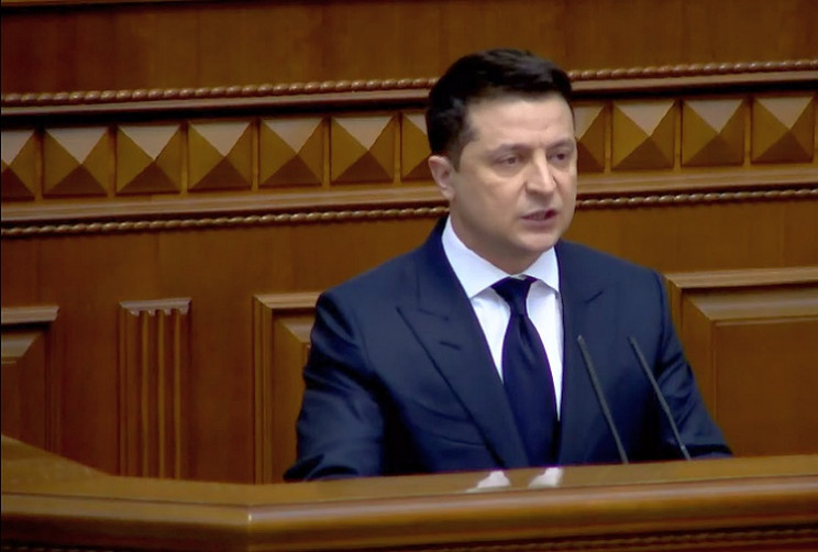 Зеленский вносит в Раду законопроект о множественном гражданстве: Что изменится для украинцев за границей