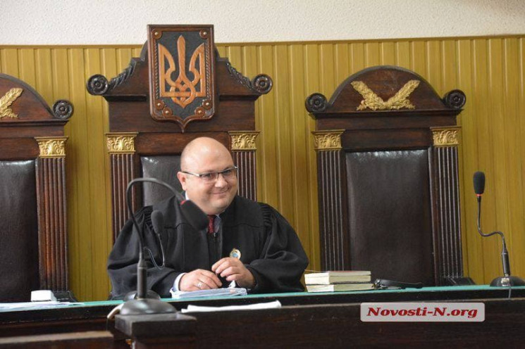Председатель районного суда угрожает николаевским полицейским, задержавшим сына судьи