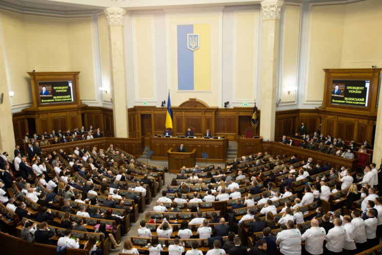 Не живешь в Украине – голосуй за Зеленского: Откуда власть возьмет миллион новых избирателей