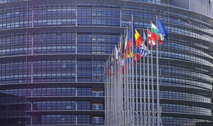 Европарламент проголосовал за ужесточение санкций против России в случае новой агрессии: Угрожают отключить от SWIFT