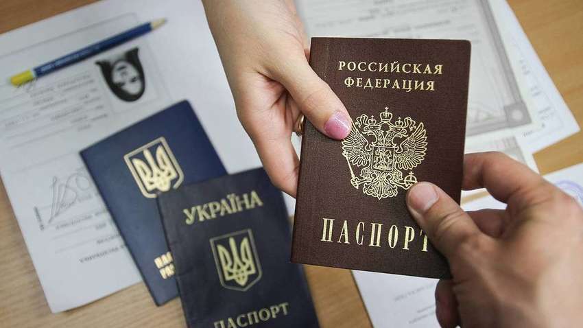 У Зеленского рассказали, что ждет жителей Донбасса, получивших российские паспорта