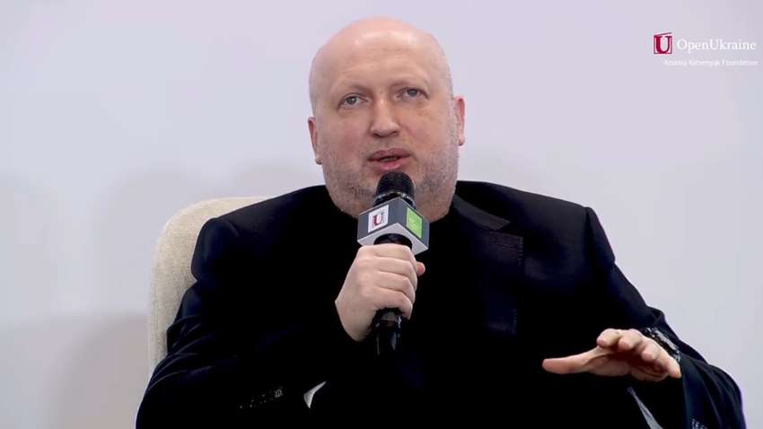 Возможная линия фронта у нас увеличилась на 1000 км, – Турчинов о ситуации на Востоке