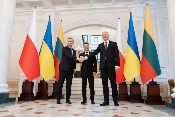 Зеленский подписал документ о евроатлантической интеграции Украины