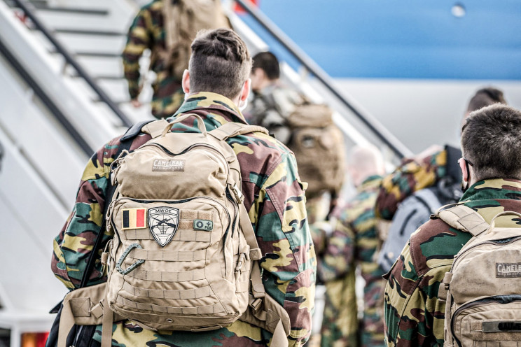 НАТО должно разместить в Украине войска на ротационной основе, – Болтон