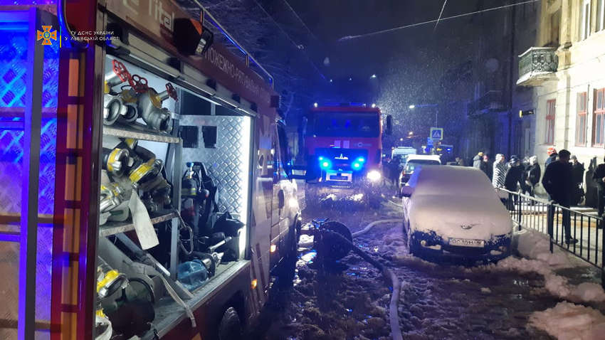 Во Львове в жилом доме произошел взрыв газа: новые подробности и видео с места происшествия