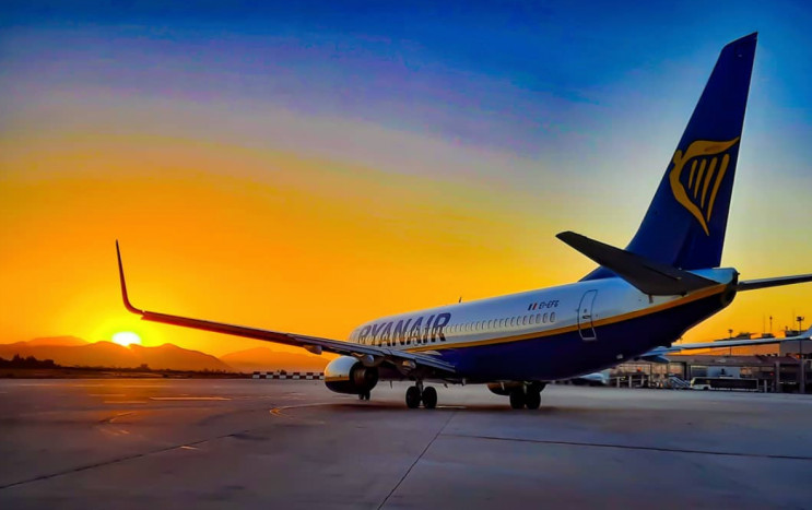 Билеты от 5€: Ryanair объявила рождественские скидки на рейсы из Киева в 10 стран Европы