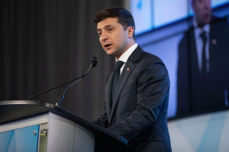Зеленский заявил, что Украина готова выполнять Минские соглашения и предлагает 10 шагов