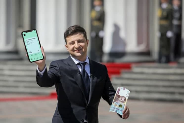 В Украине планируют разрешить тратить “ковидную” тысячу на лекарства еще одной категории людей