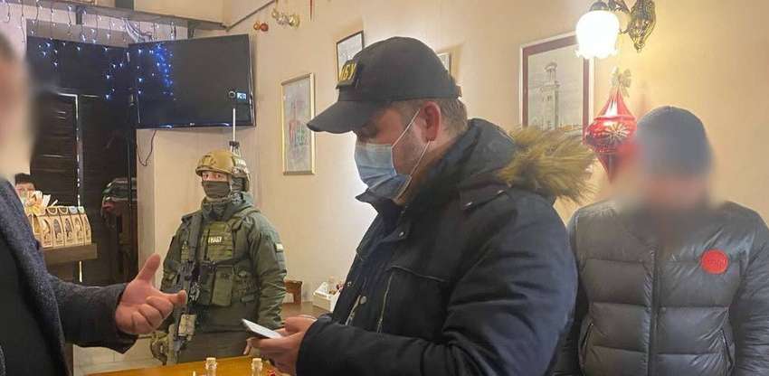 Нардеп был задержан на взятке в полмиллиона гривен: стало известно его имя