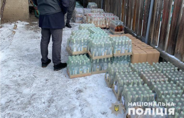 На Донетчине обнаружили более 3,6 тысячи литров фальсификата