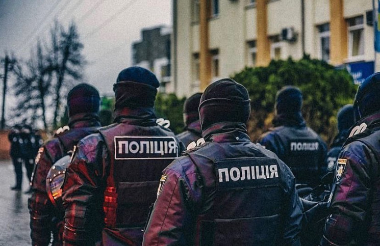 ДБР обвинило полицейских из Черниговской области в издевательстве над задержанными