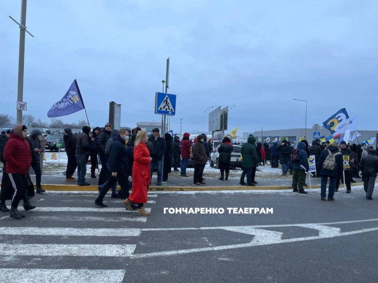 Лидер партии “Голос” прибыла в аэропорт встречать Порошенко