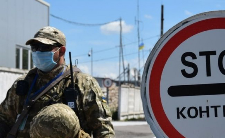 Зеленский поручил создать пункт вакцинации на КПВВ Станица Луганская