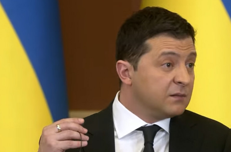 Зеленский сравнил себя с героями фильма “Не смотрите вверх” и призвал смотреть под ноги