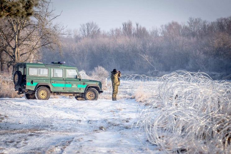 Польша начала строить 5-метровое заграждение на границе с Беларусью