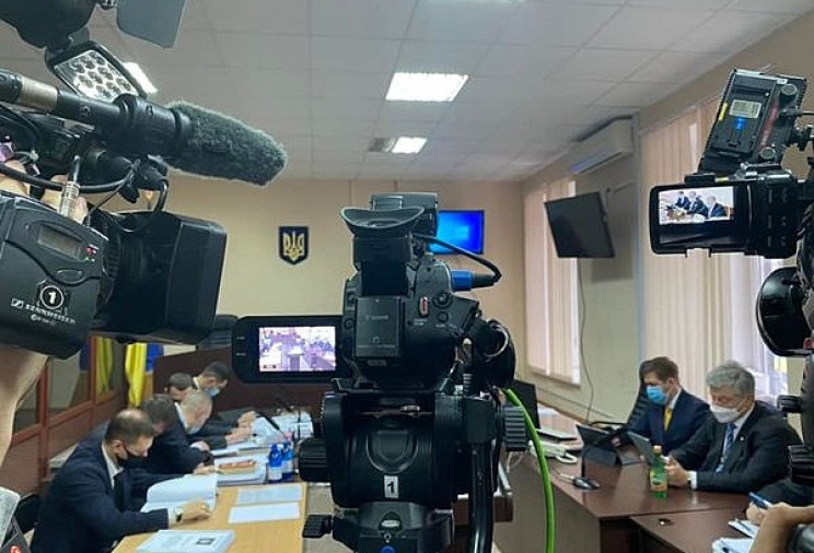 Порошенко хотели назначить бесплатного адвоката: Обещает обратиться к правоохранителям из-за провокации