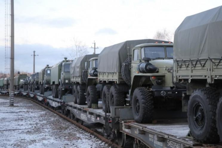 Россия перебросила в Беларусь военных с техникой