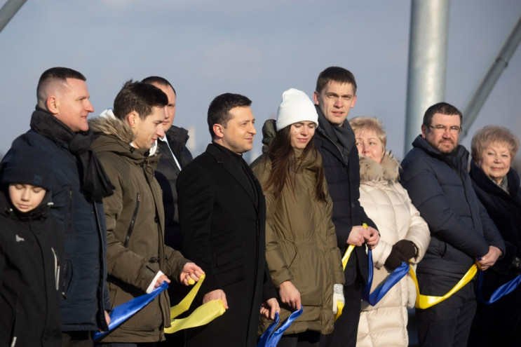 “Запорожские мосты из монумента коррупции превратились в монумент единства Украины”, – президент Зеленский