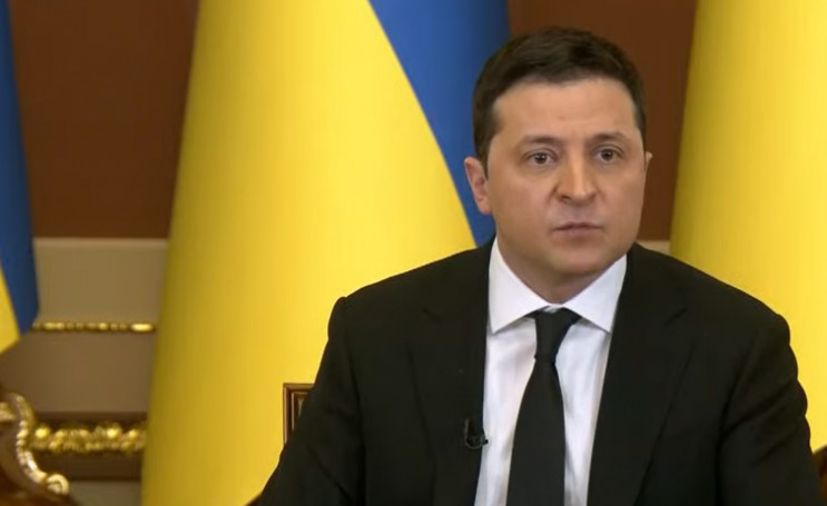 Зеленский считает эвакуацию дипломатов ошибкой: “У нас не “Титаник”, Украина идет вперед”