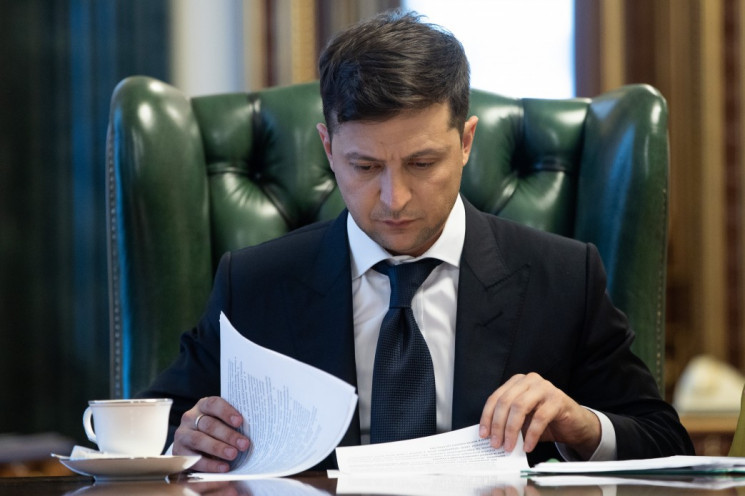 Зеленский подписал указ о введении санкций против телеканала “Наш”