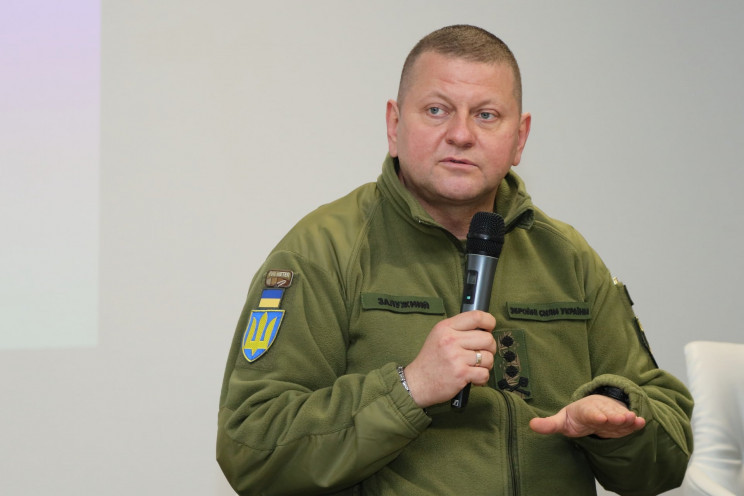 Главнокомандующий ВСУ поблагодарил резервистов за очереди в военкоматы
