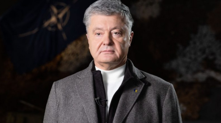 Суд не изменил Порошенко меру пресечения