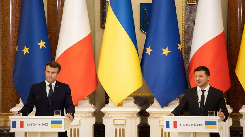 Тревожный визит Макрона в Киев: куда Запад толкает Украину и при чем здесь мантра о вторжении