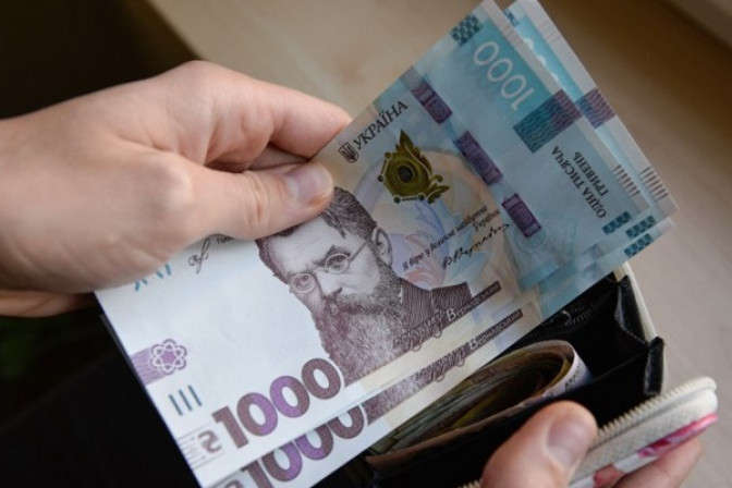 Какую зарплату хотят украинцы для безбедной жизни: социологи назвали сумму