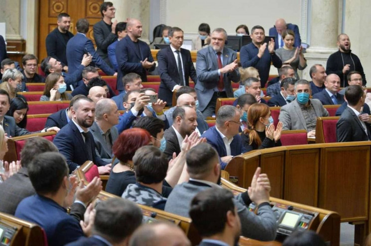 Рада утвердила организацию работы парламента в условиях ЧП