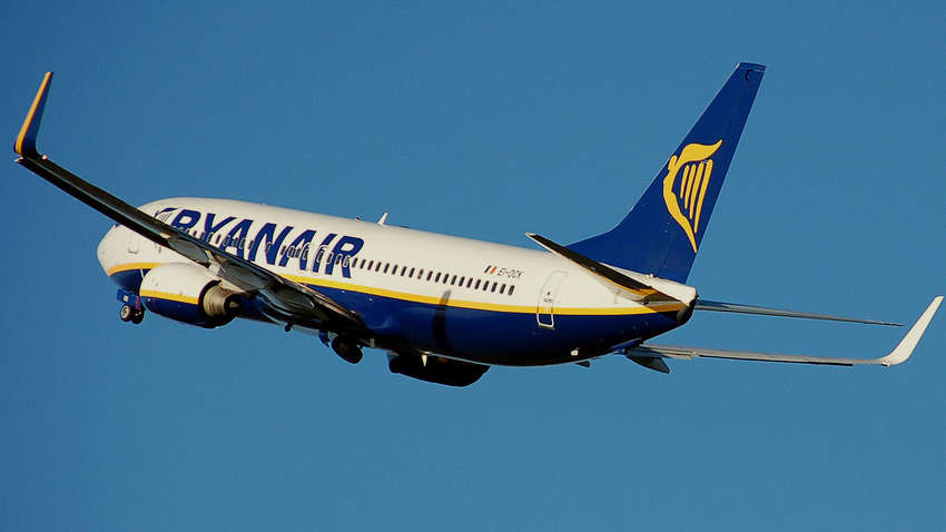 Ryanair приостановила продажу всех билетов на рейсы из двух украинских аэропортов: почему отменили полеты