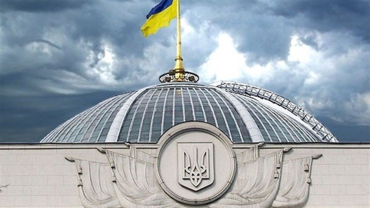 Раду “заминировали”, депутатов не пускали: В 17:00 там должно начаться заседание глав фракций