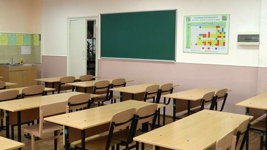 В Мариуполе снаряд попал в школу: подробности