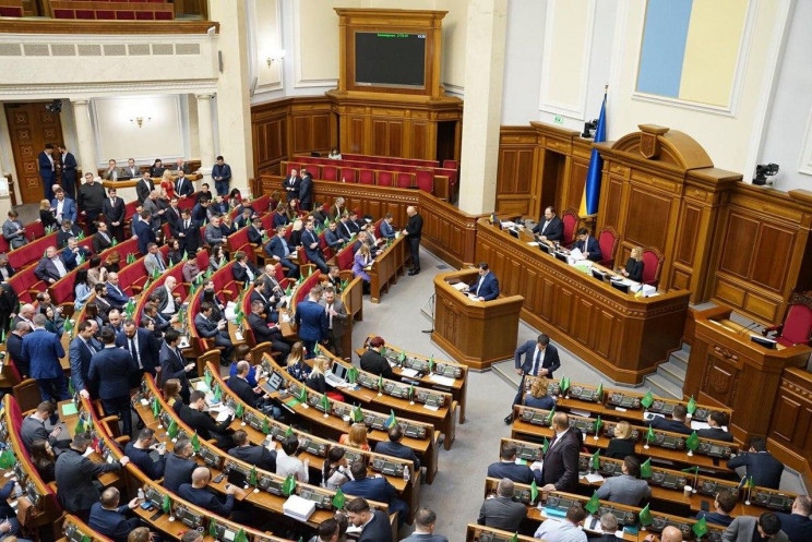 В Украине 90 нардепов-миллионеров снимают жилье за госсредства: Кто эти “герои”