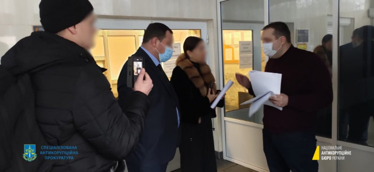 НАБУ и САП задержали “слугу” Кузьминых по делу о взятке в более чем полмиллиона