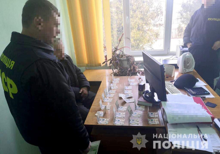 Директора филиала Ивано-Франковского облавтодора разоблачили на взяточничестве