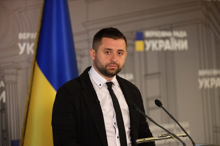 Арахамия рассказал, что именно ждет одиозных “слуг” Трухина и Кузьминых
