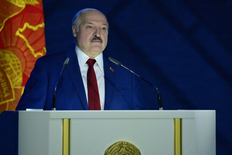 Лукашенко планирует выдать спасателям оружие и сделать из них силовиков