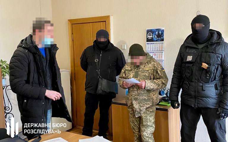 В Украине инспектор исправительной колонии изнасиловал двух несовершеннолетних девушек (ФОТО)