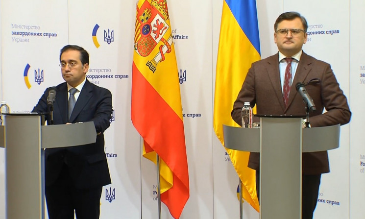 Испанский глава МИД намекнул, что Мадрид не собирается поставлять Украине оружие