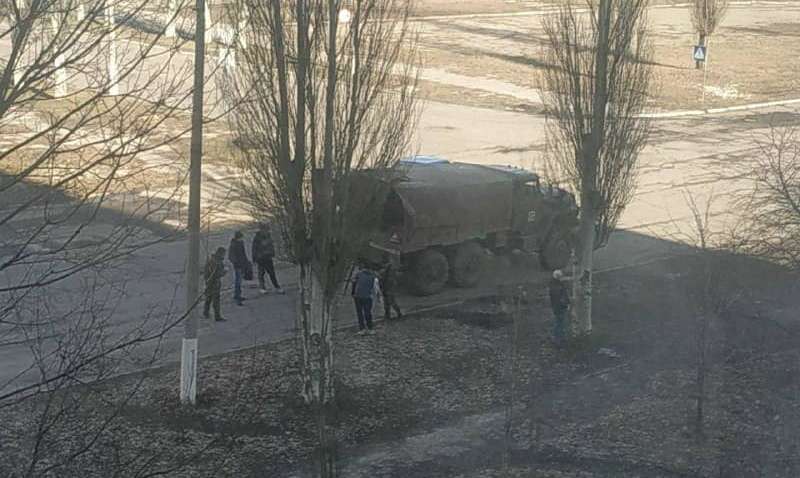 Хватают прямо на улице: на Донбассе принудительно забирают мужчин и увозят на полигоны (ВИДЕО)