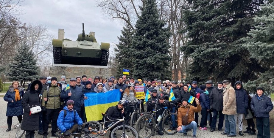 Нехватка лекарств и доносы на украинцев: что происходит в Мелитополе