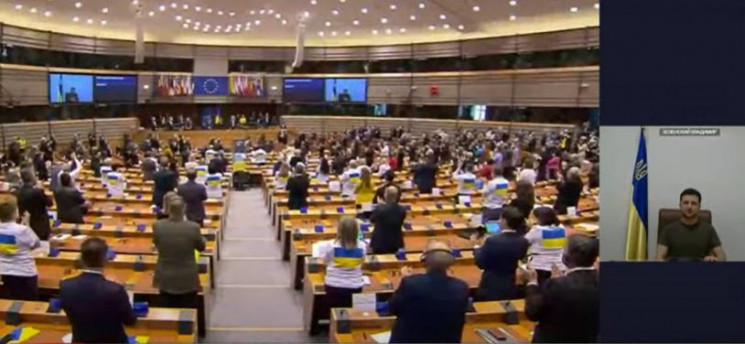 Европарламент стоя аплодировал Зеленскому