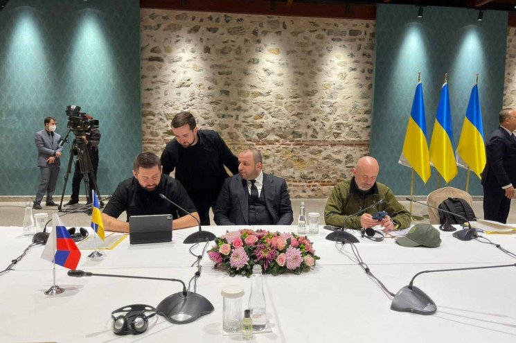Переговоры в Турции: Украинская и российская делегации работают по всему спектру спорных вопросов (ФОТО)