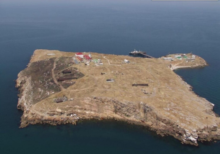 Украинских защитников с острова Змеиного освободили из плена