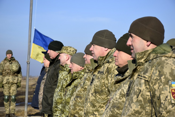В Украине до конца апреля продлили военное положение