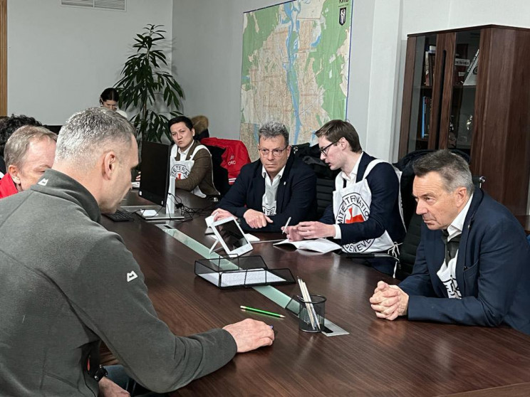 Кличко поблагодарил президента Красного Креста Петера Маурера за помощь украинцам