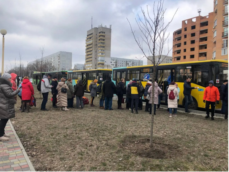 В Энергодаре началась эвакуация, организованы гуманитарные колонны из Изюма и Сум, – ОП